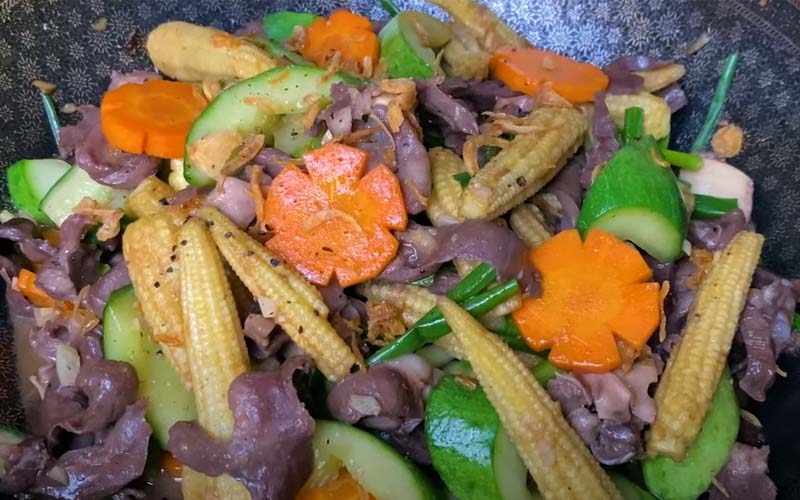 Tim bồ câu xào bắp non