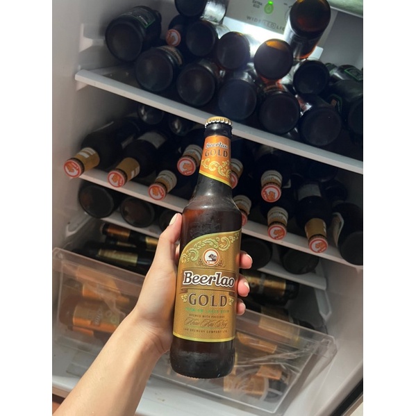 Két bia lào chai gold 3