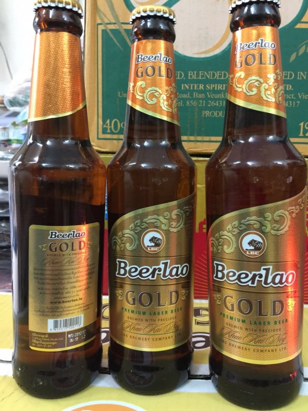 Két bia lào chai gold 5