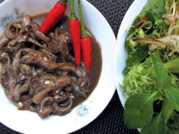 Mắm cá cơm có hàm lượng đạm cao, lành tính nên có thể sử dụng được cho tất cả mọi đối tượng